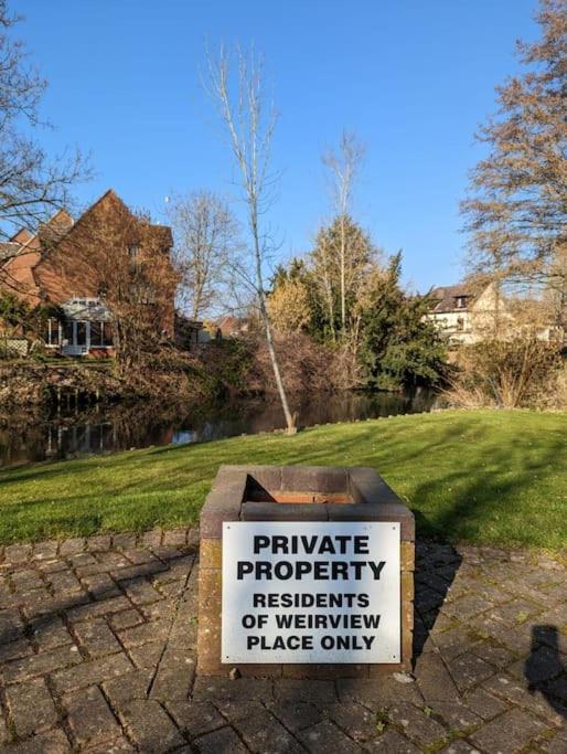 Ббббб Godalming Ngoại thất bức ảnh